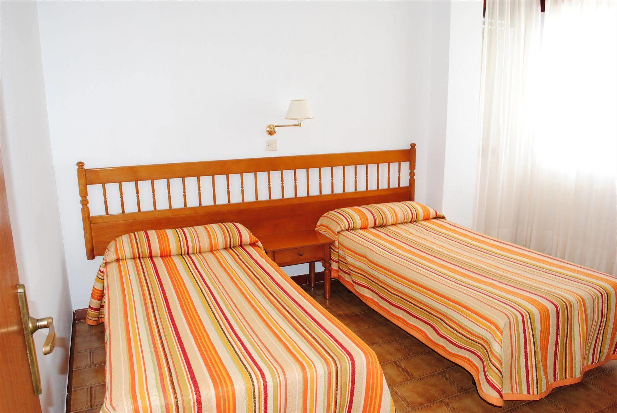 Apartamentos Suaces Ноха Екстериор снимка